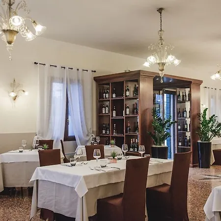 Fini Hotel 2*